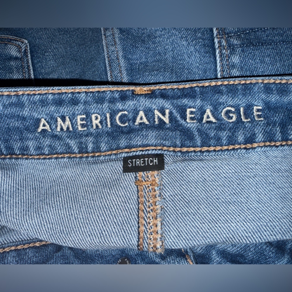 American Eagle Women’s Sz 14 Mom Shorts Denim Jean Distressed Stretch - Picture 2 of 7